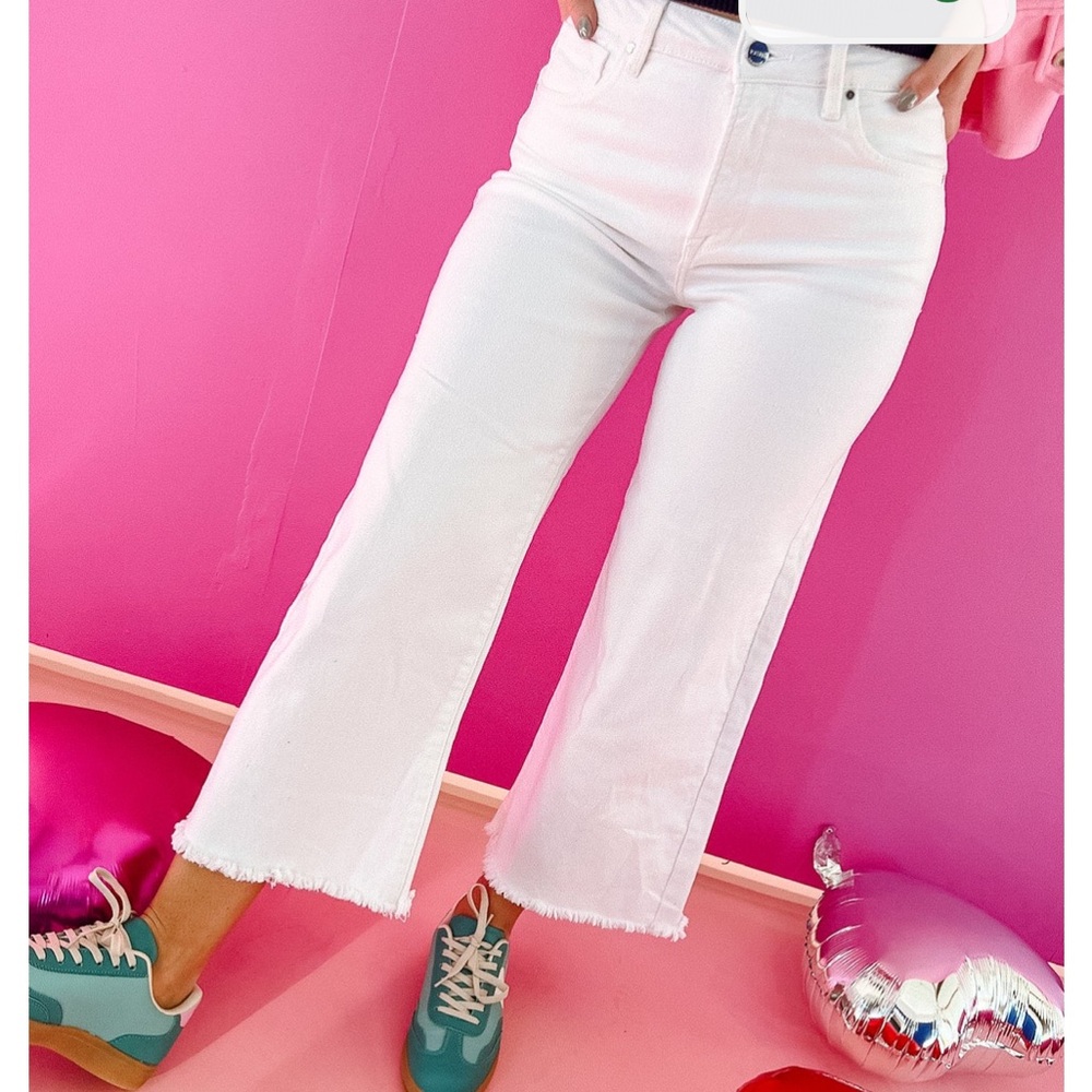 Stylish White Cropped Jeans